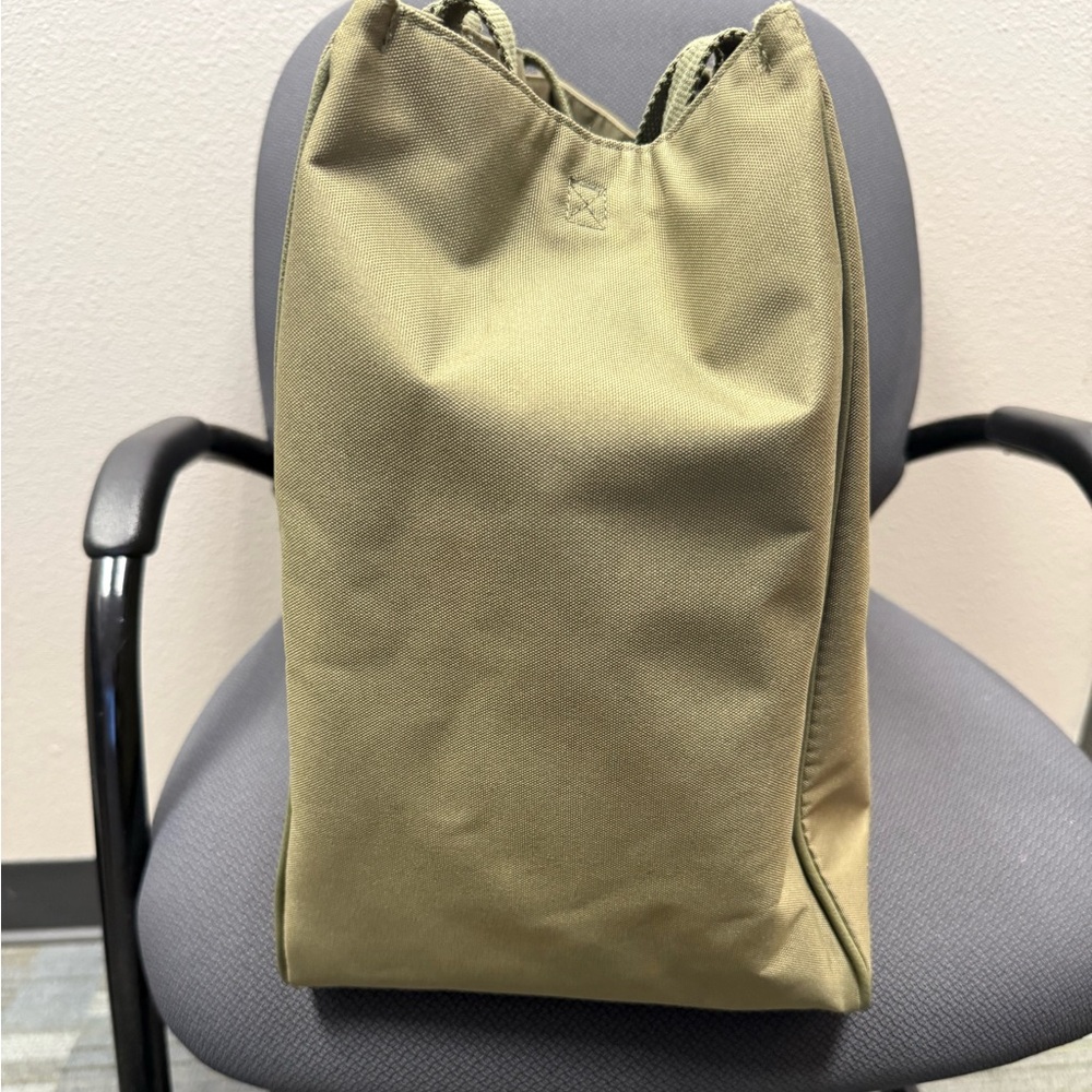 BEIS East to West Tote in Olive - Picture 3 of 5